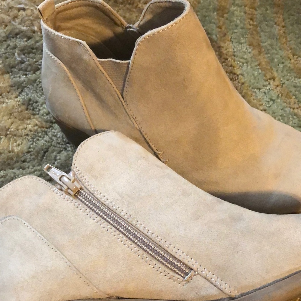 Boots - Picture 3 of 3